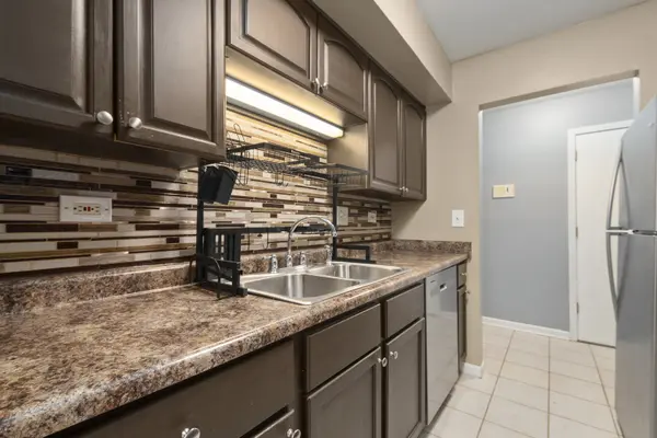 2210 Country Club DR #2, Woodridge, IL 60517