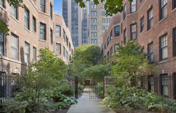 2311 N Commonwealth AVE #3W, Chicago, IL 60614