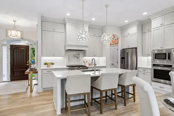 3419 Groveland LN, Minnetonka, MN 55345