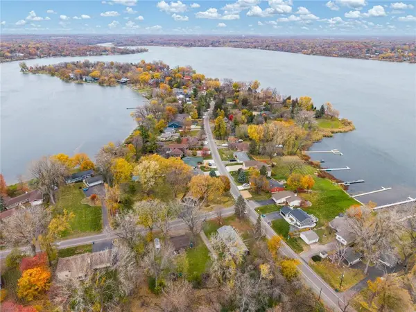 7 Kaiser AVE, Medicine Lake, MN 55441