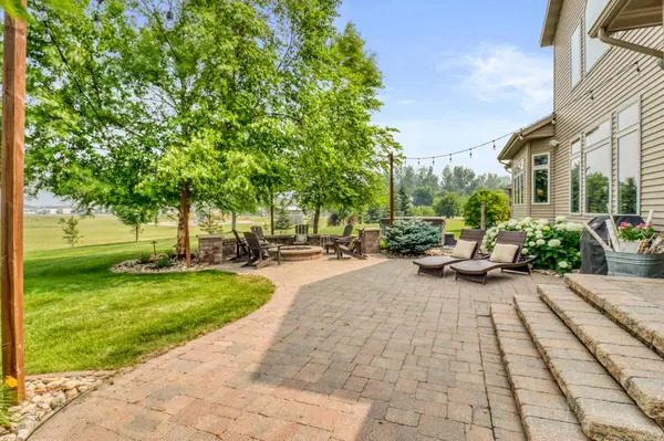 5827 Silverleaf DR S, Fargo, ND 58104