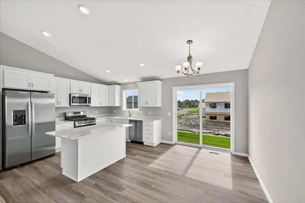 1006 Brandenburg CIR, Waverly, MN 55390
