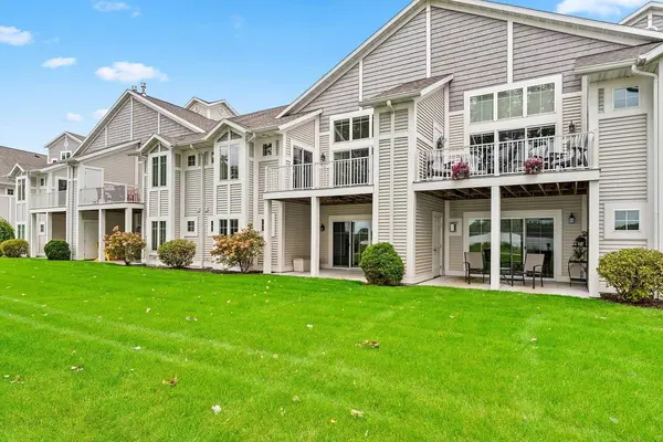 2617 BAY HARBOR CIR #2, Green Bay, WI 54304