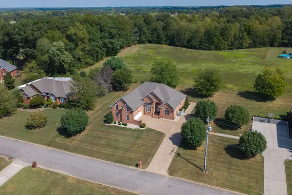 1019 Fairways Dr, Greenbrier, TN 37073
