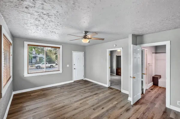 829 E Crown Ave, Spokane, WA 99207