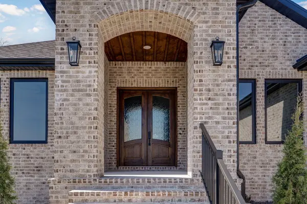 2023 N Silver Charm AVE, Springfield, MO 65802