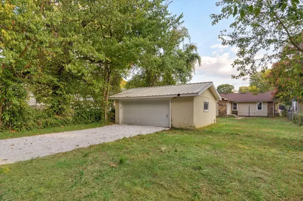 2911 W Latoka ST, Springfield, MO 65807