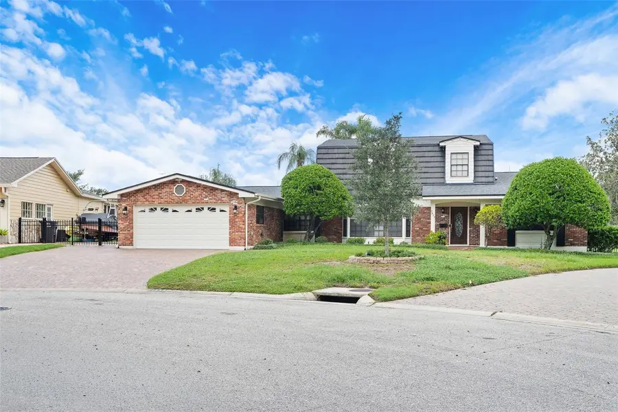 2823 SAMARA DR, Tampa, FL 33618