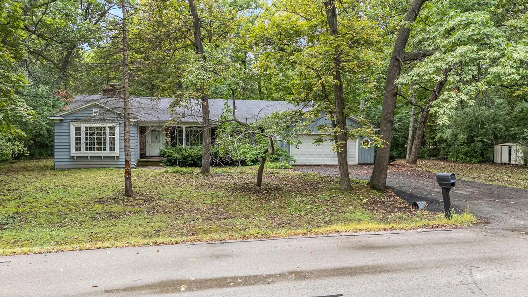 25 LULLABYE RD, Oshkosh, WI 54904