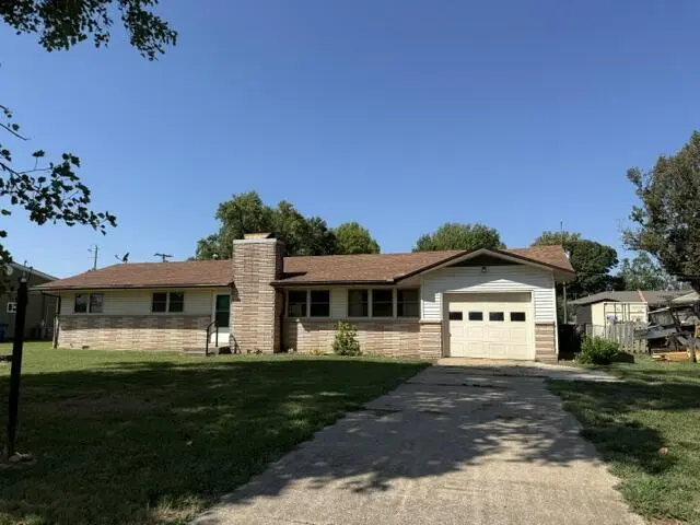 322 Crestwood DR, Webb City, MO 64870