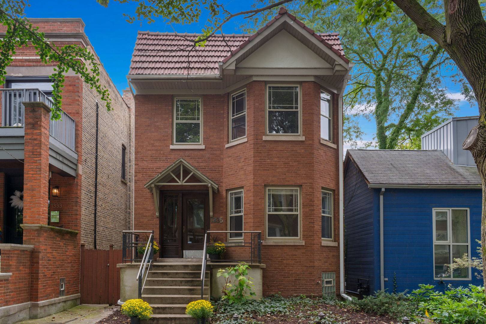 1335 W Hollywood AVE, Chicago, IL 60660