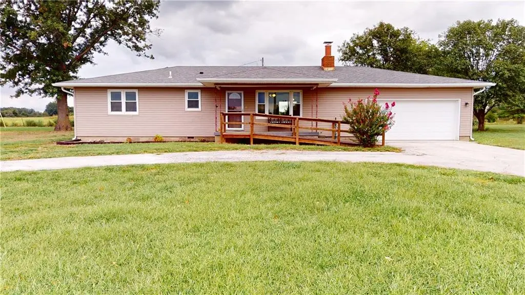 15665 E Quail RD, Nevada, MO 64772