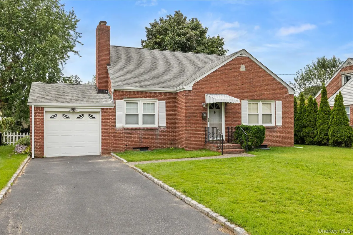 12 Benjamin AVE, Amityville, NY 11701