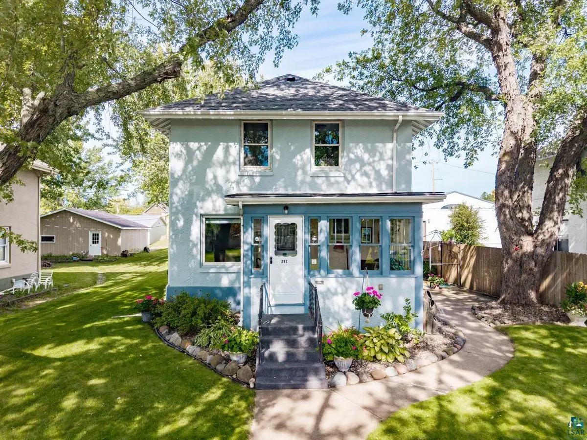211 4th St, Proctor, MN 55810