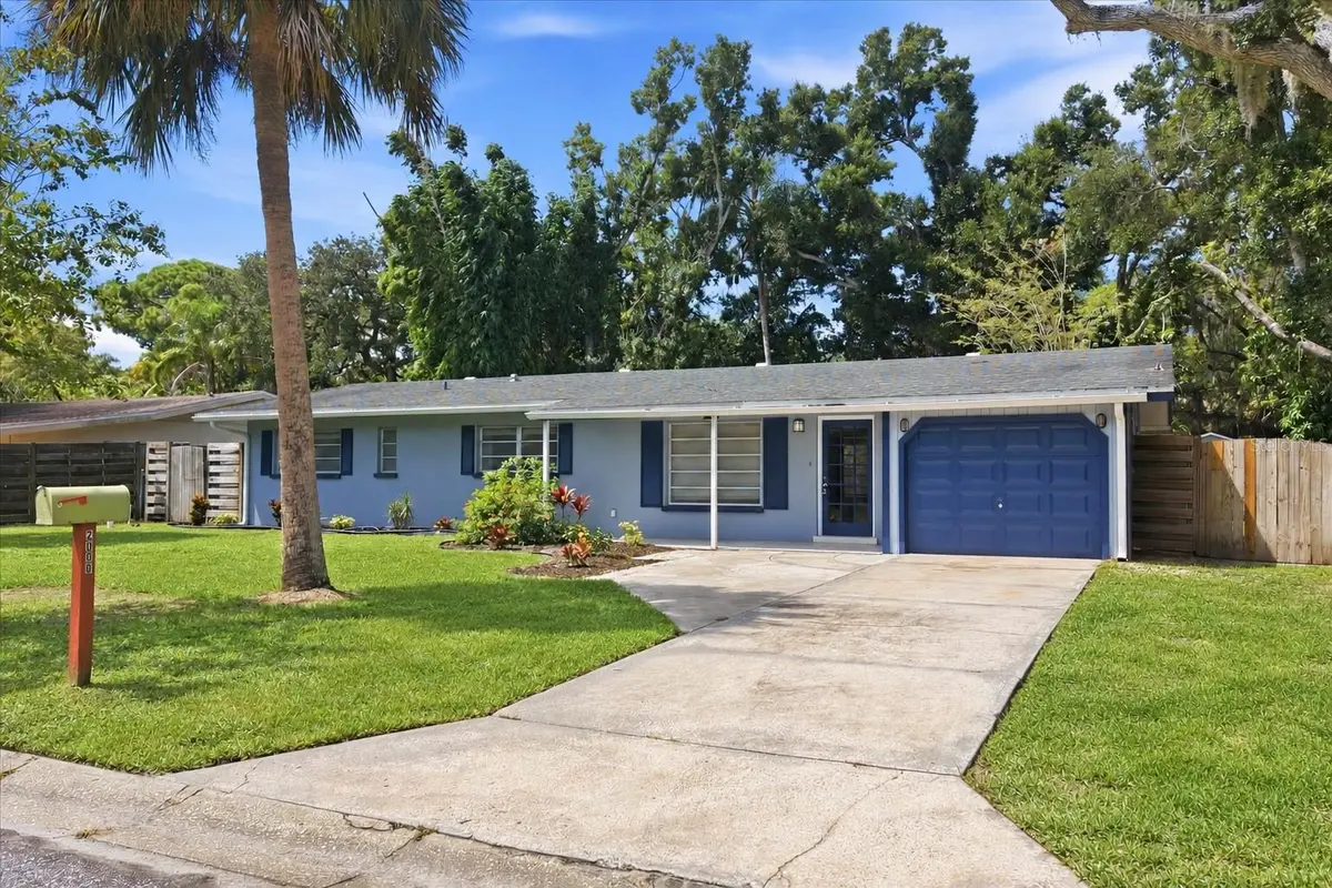 2000 CRAFT LN, Sarasota, FL 34239