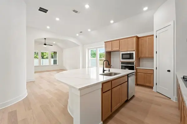 545 High Summit DR, Georgetown, TX 78628