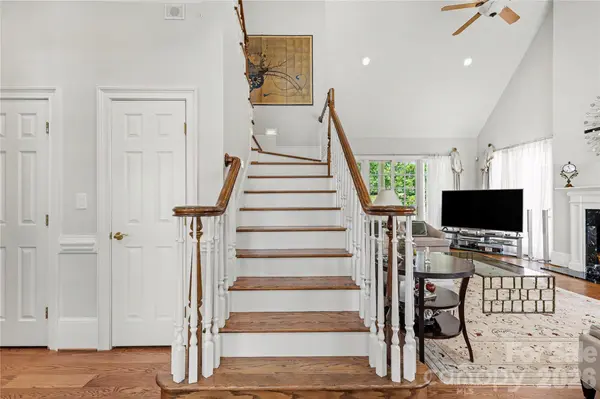 4320 Doverstone LN, Greensboro, NC 27407
