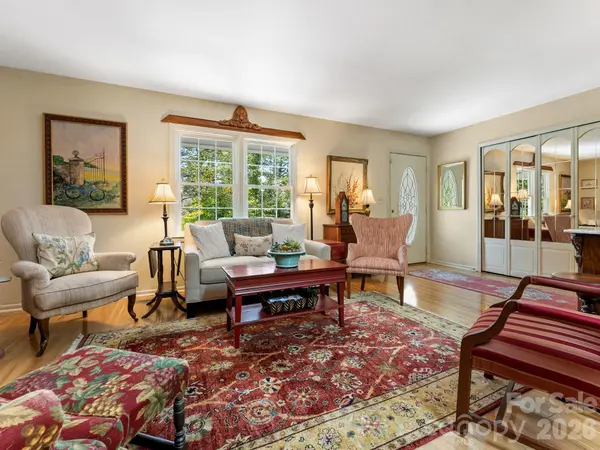 51 Parkview DR, Brevard, NC 28712