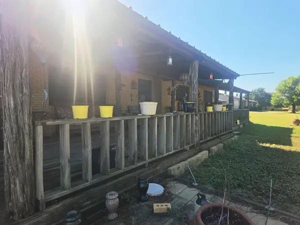 106 Post Oak DR, Llano, TX 78643
