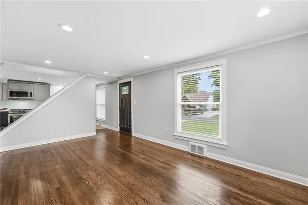 7744 Grand AVE, Kansas City, MO 64114