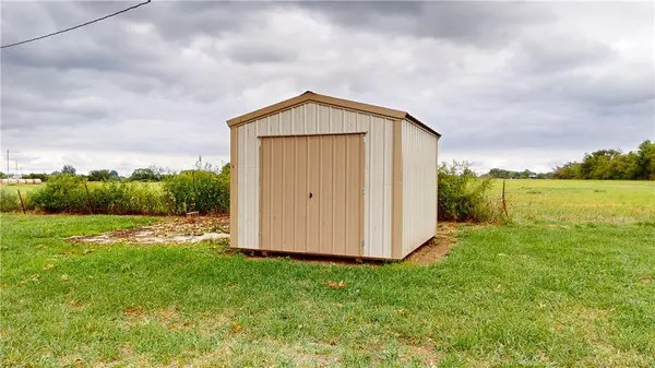 15665 E Quail RD, Nevada, MO 64772