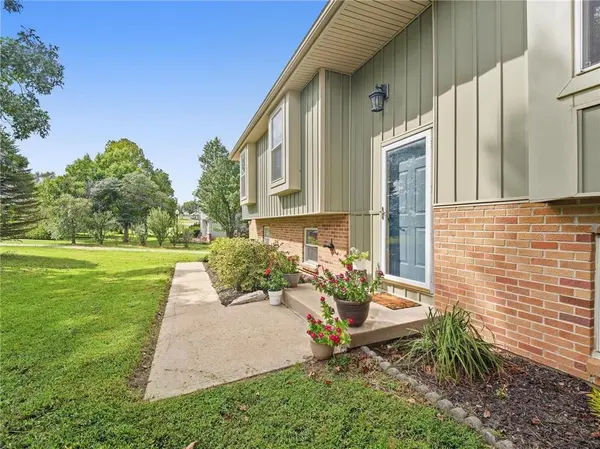 20212 Golden RD, Linwood, KS 66052