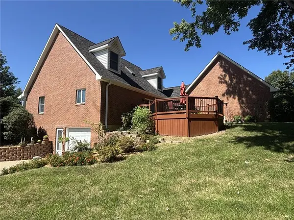 4201 Kensington DR, St Joseph, MO 64506