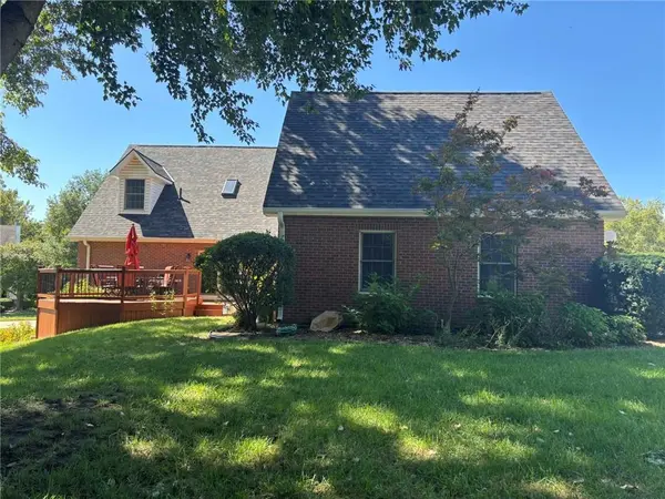 4201 Kensington DR, St Joseph, MO 64506