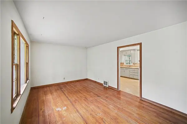 5733 Dearborn ST, Mission, KS 66202