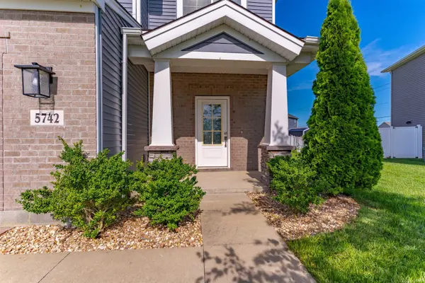 5742 Brookstone DR, Newburgh, IN 47630