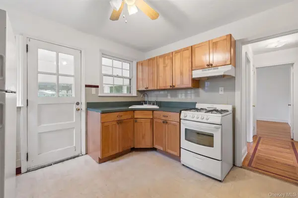 12 Benjamin AVE, Amityville, NY 11701
