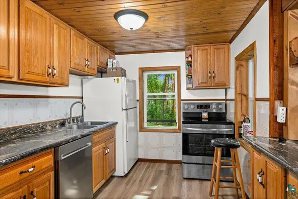 5466 Jean Duluth Rd, Duluth, MN 55903