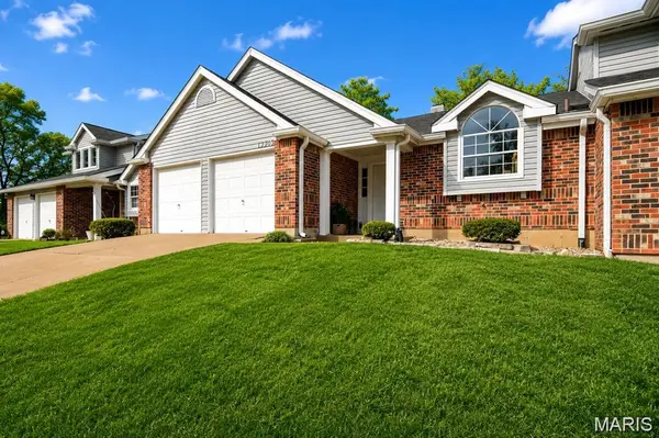 13305 Woodlake Village CT, Chesterfield, MO 63141