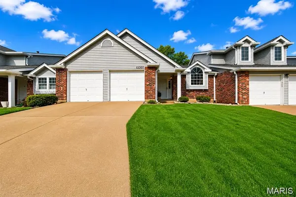 13305 Woodlake Village CT, Chesterfield, MO 63141