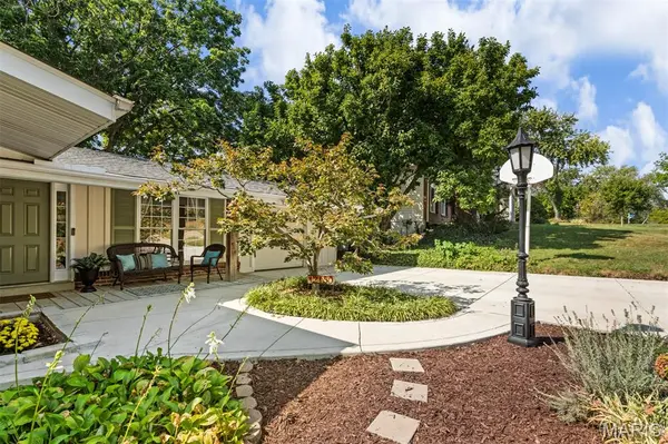 12150 Lake Meade DR, St Louis, MO 63146