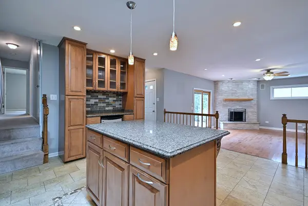 712 67th ST, Darien, IL 60561