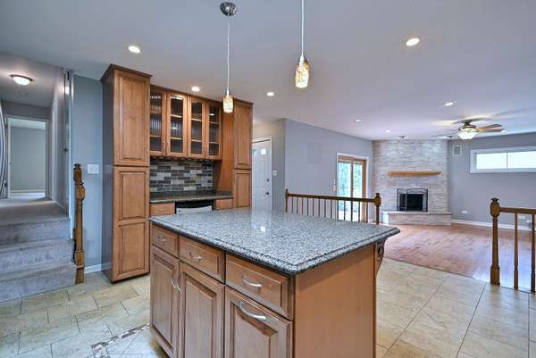 712 67th ST, Darien, IL 60561