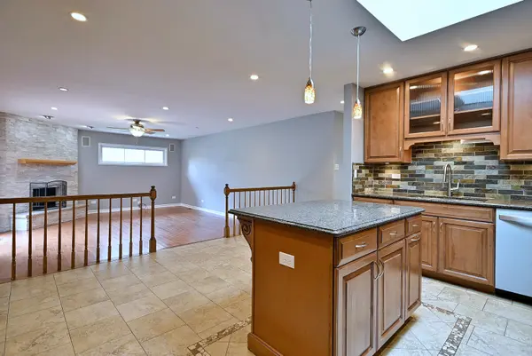 712 67th ST, Darien, IL 60561