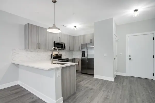 825 E 61st ST #310, Chicago, IL 60637