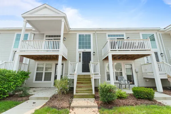 804 Four Seasons BLVD #804, Aurora, IL 60504