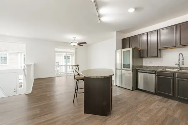 804 Four Seasons BLVD #804, Aurora, IL 60504