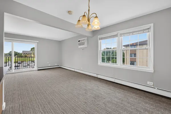 9220 S Kilbourn AVE #3S, Oak Lawn, IL 60453