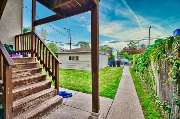 6609 N Artesian AVE #1, Chicago, IL 60645