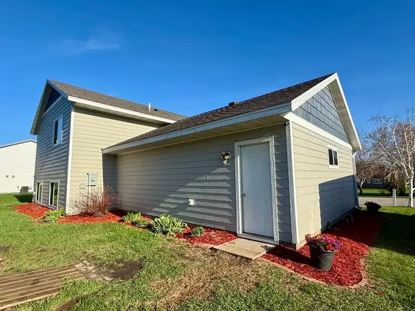 1170 Coakley ST, Paynesville, MN 56362