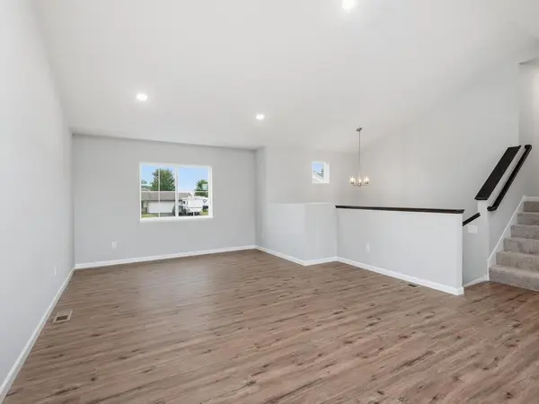 710 Erin CIR, Green Isle, MN 55338