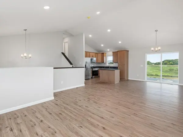 710 Erin CIR, Green Isle, MN 55338