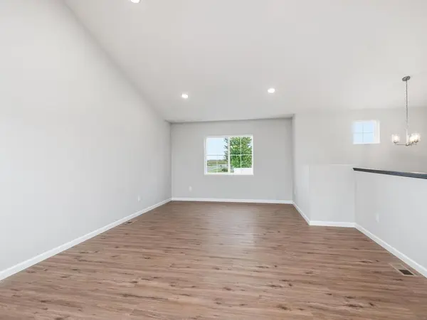 710 Erin CIR, Green Isle, MN 55338