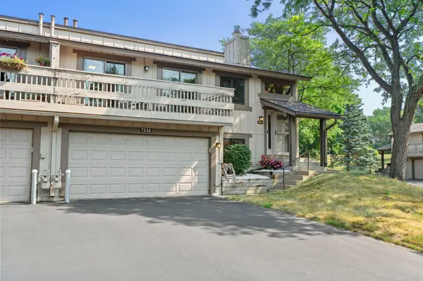 7232 Woodstock Curve, Bloomington, MN 55438