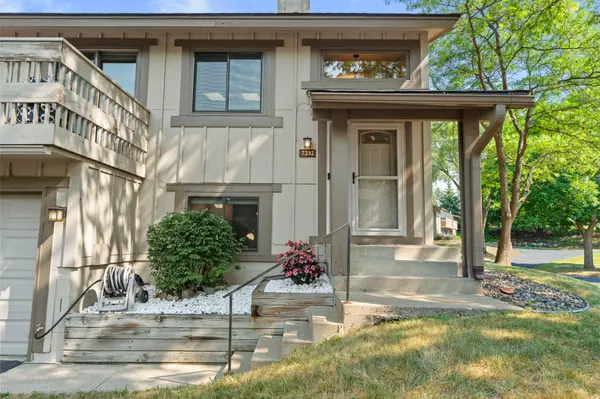 7232 Woodstock Curve, Bloomington, MN 55438