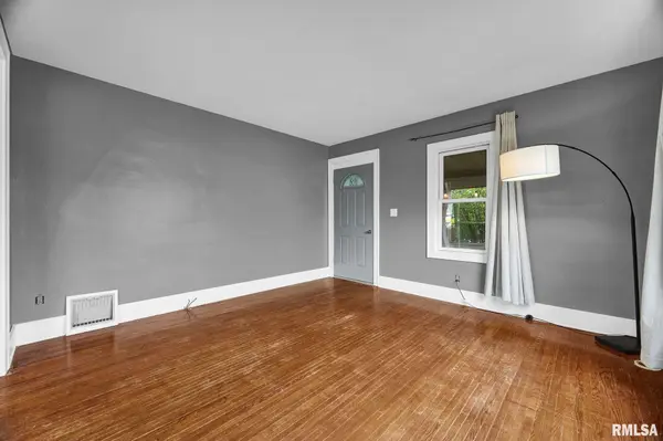 803 PEORIA ST, Washington, IL 61571